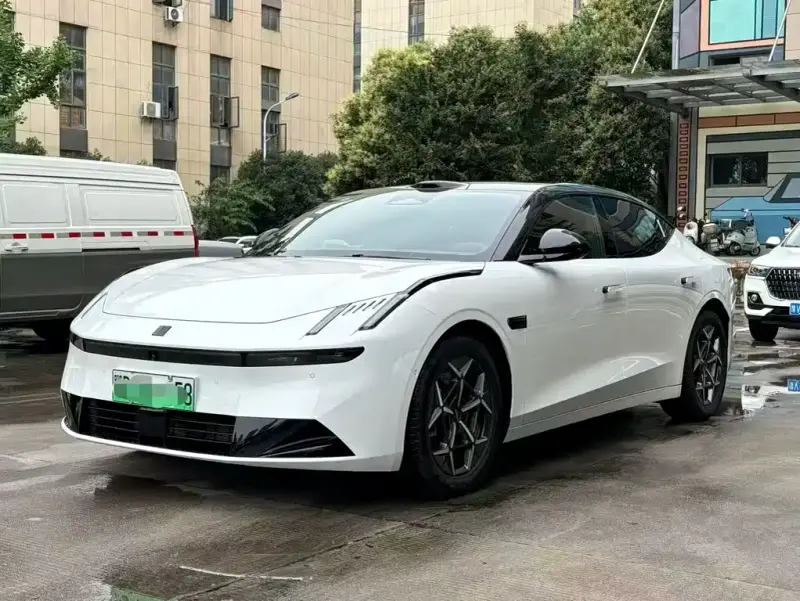 Lynk & Co 10