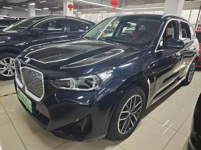 BMW iX1