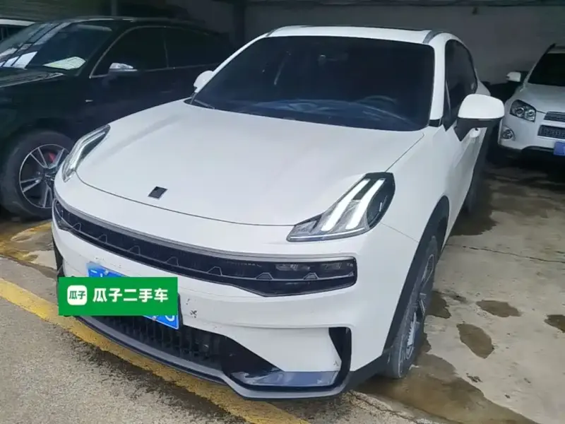 Lynk & Co 06