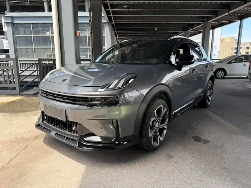 Lynk & Co 06