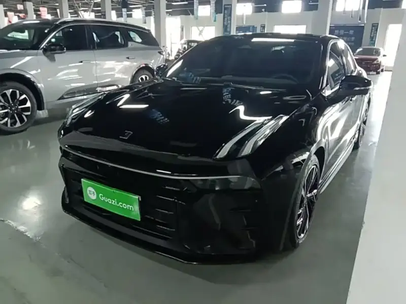 Lynk & Co 03