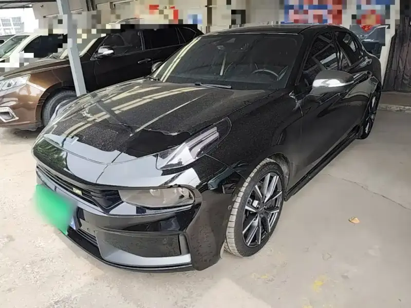 Lynk & Co 03