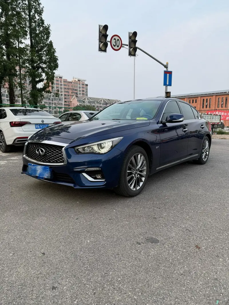 Infiniti Q50L