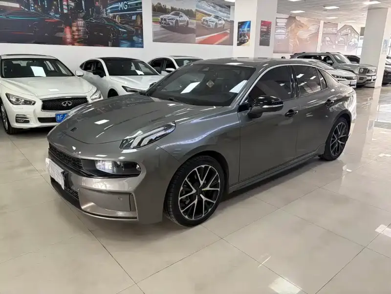 Lynk & Co 03