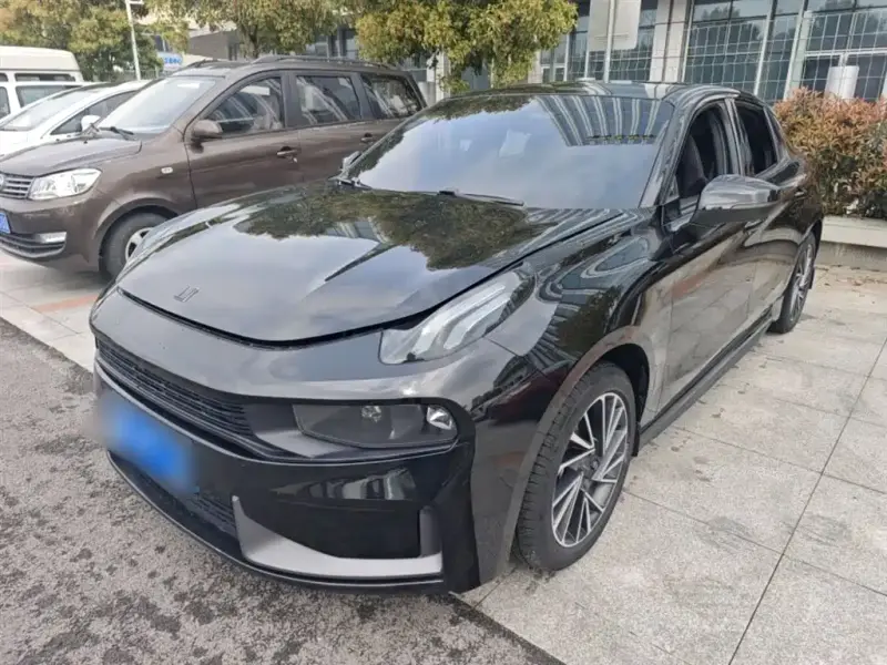Lynk & Co 03