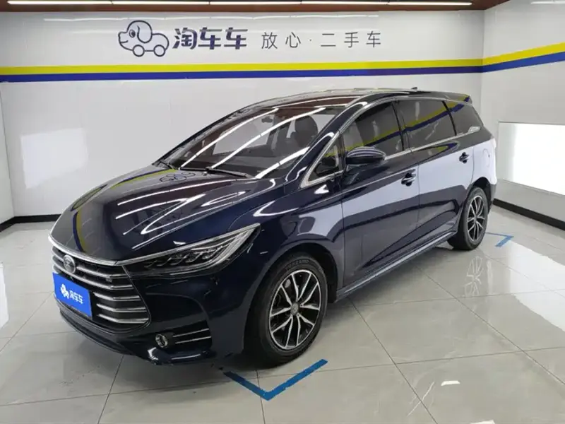 BYD MAX