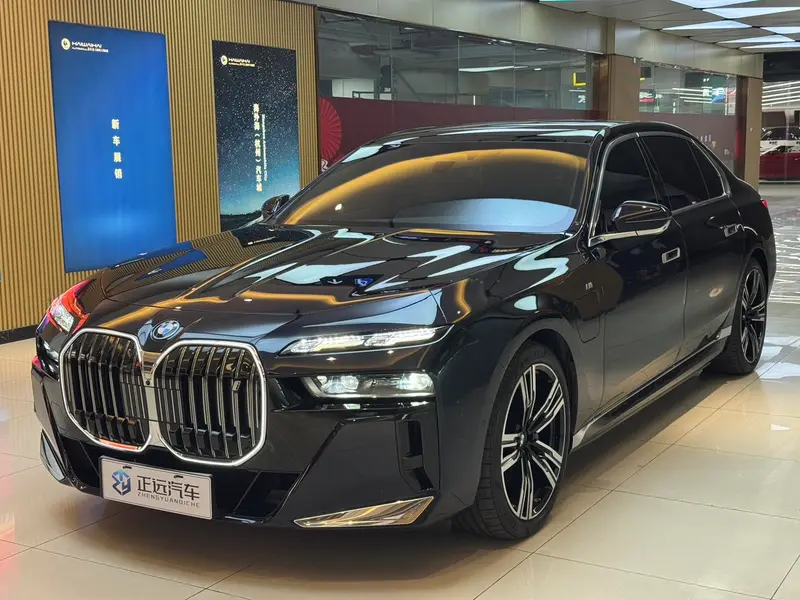 BMW i7