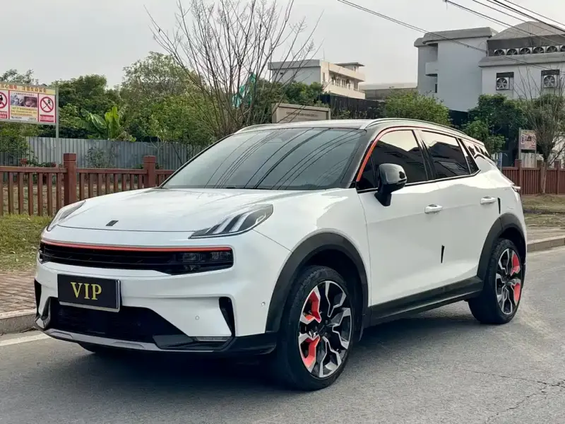 Lynk & Co 06