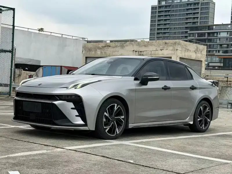 Lynk & Co 03