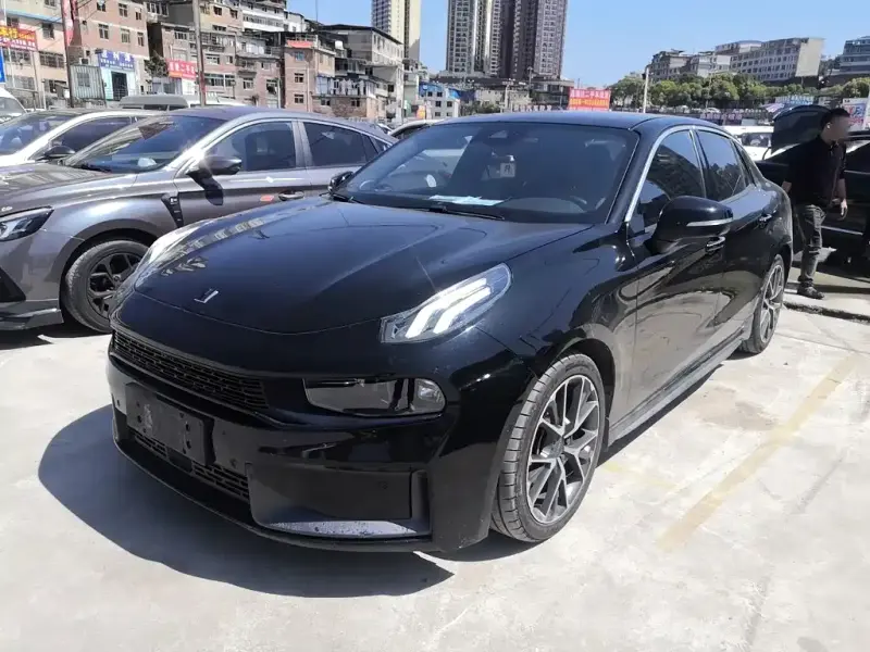 Lynk & Co 03