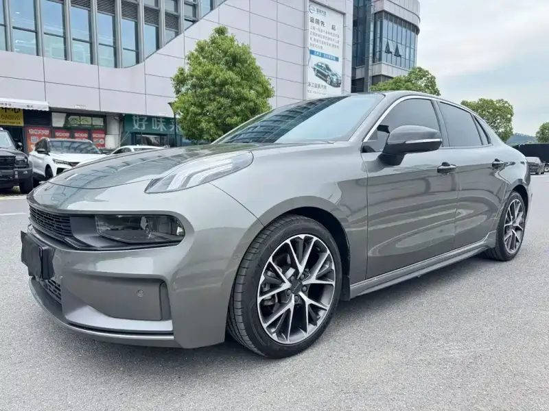 Lynk & Co 03