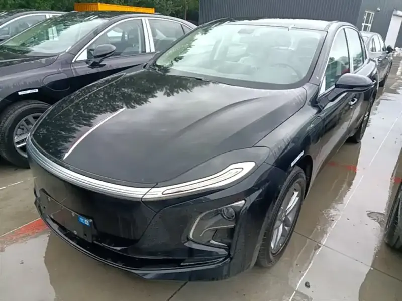 Hongqi E-QM5