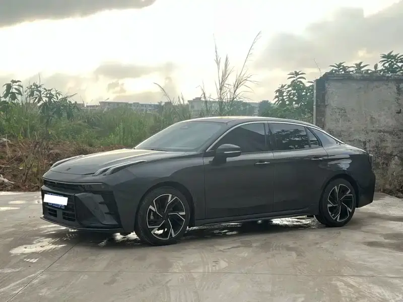 Lynk & Co 03