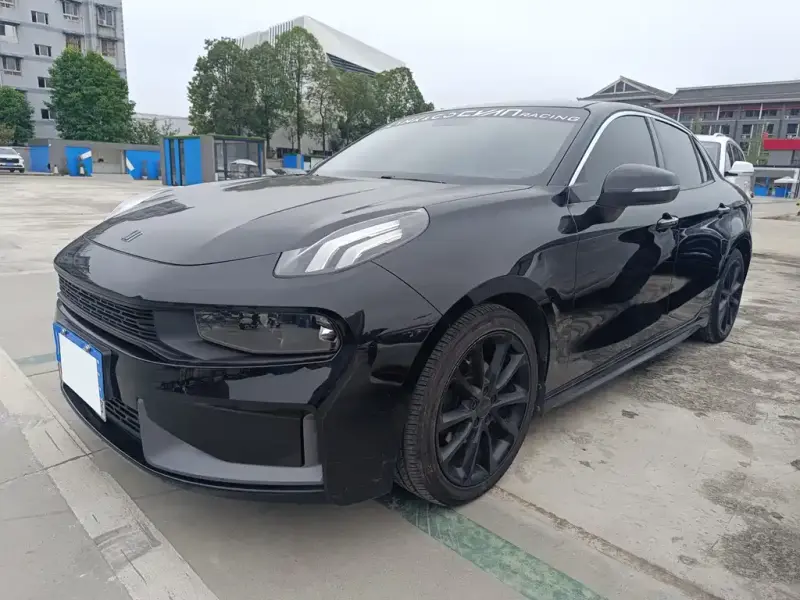 Lynk & Co 03
