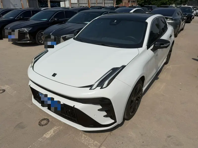 Lynk & Co 03