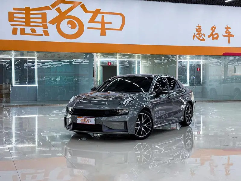 Lynk & Co 03