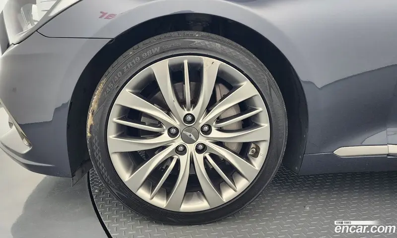 Hyundai Genesis