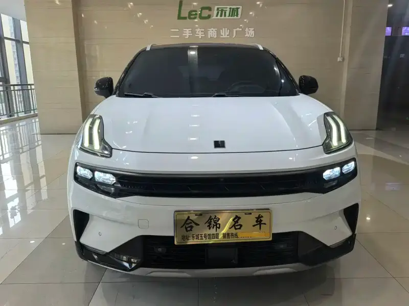 Lynk & Co 06