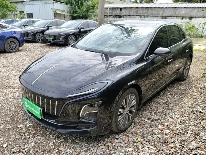 Hongqi E-QM5