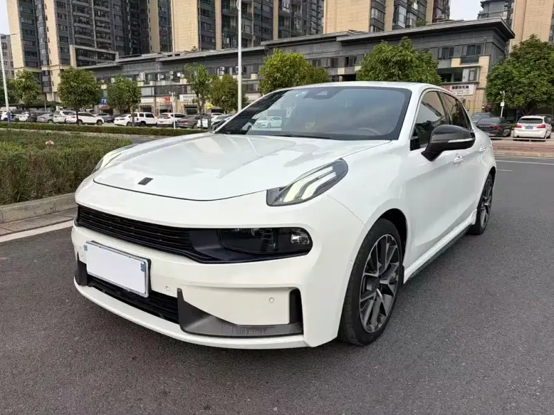 Lynk & Co 03