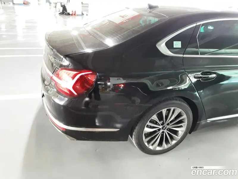 Kia Quoris (K9)
