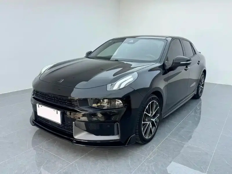 Lynk & Co 03