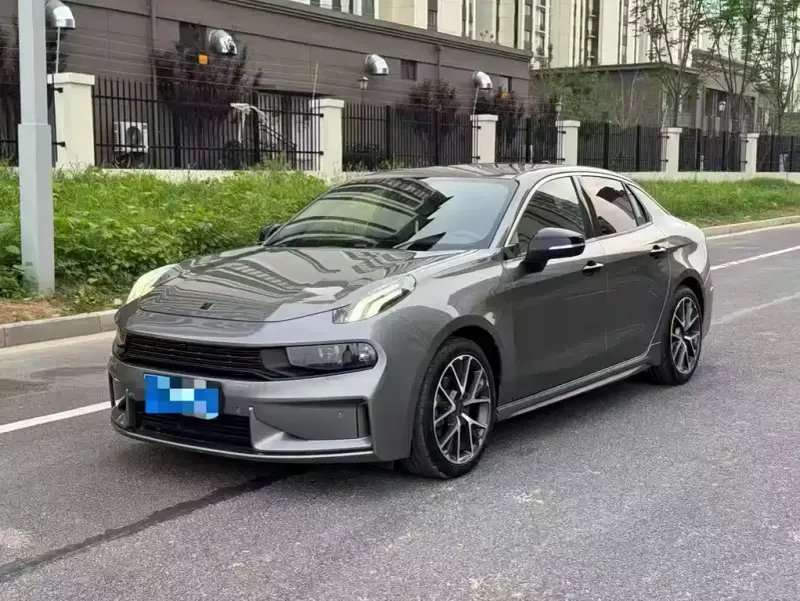 Lynk & Co 03