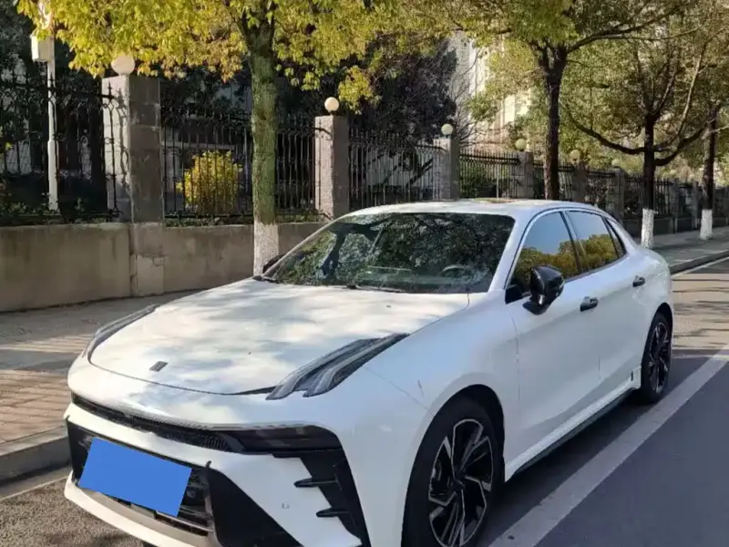Lynk & Co 03