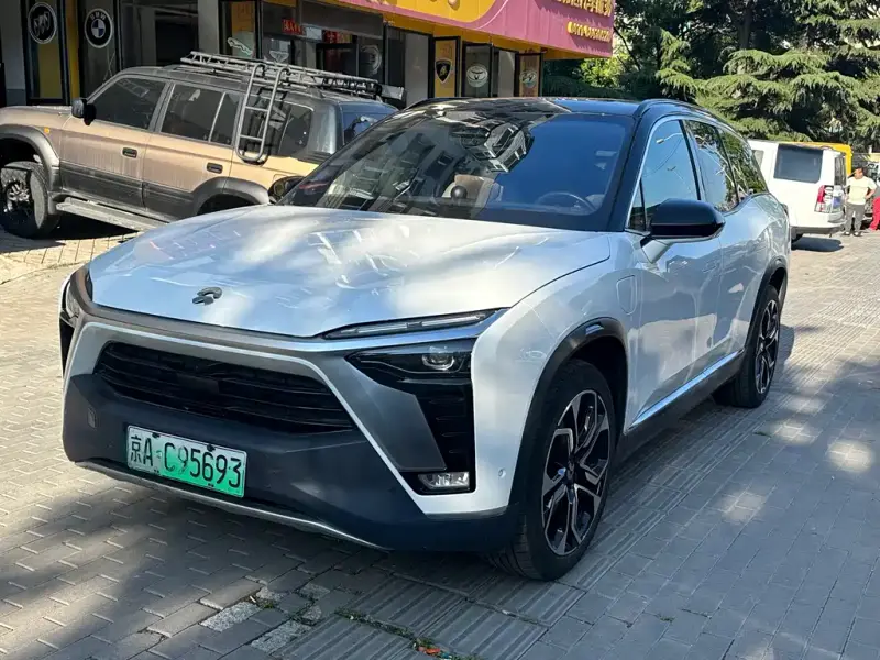 NIO ES8
