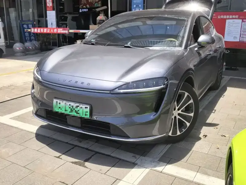 Luxeed Zhijie R7