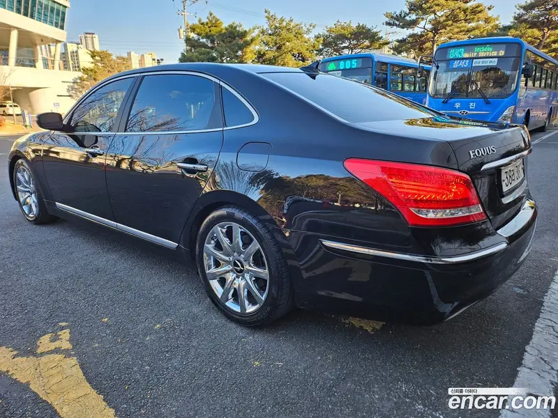 Hyundai Equus