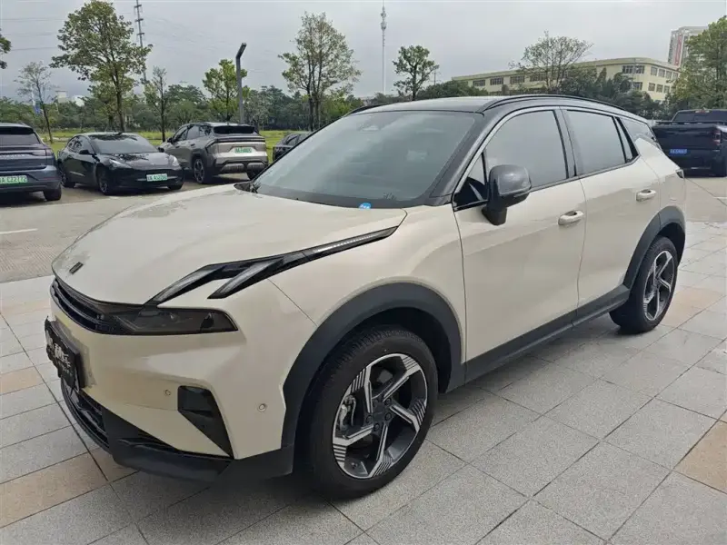 Lynk & Co 06