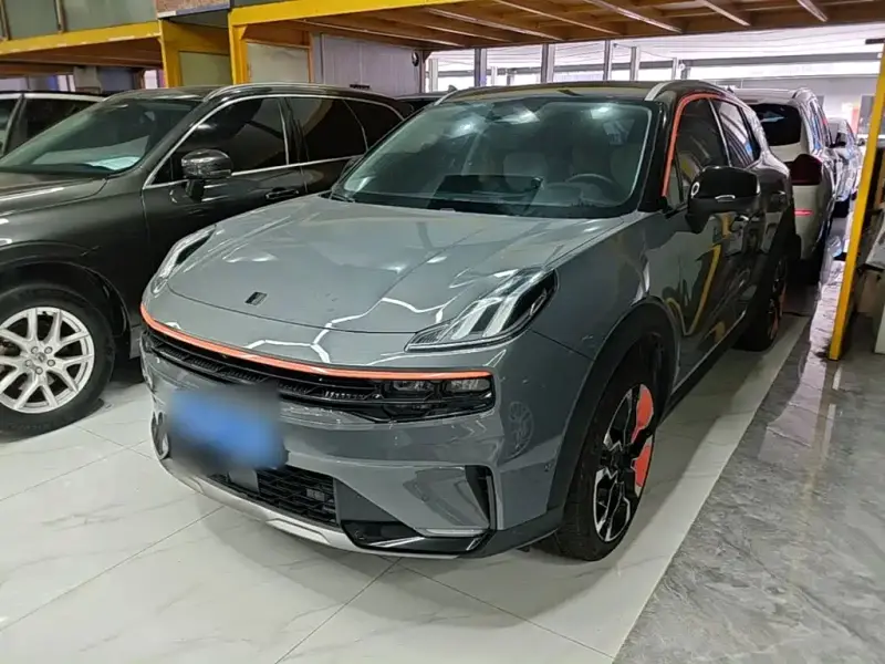 Lynk & Co 06