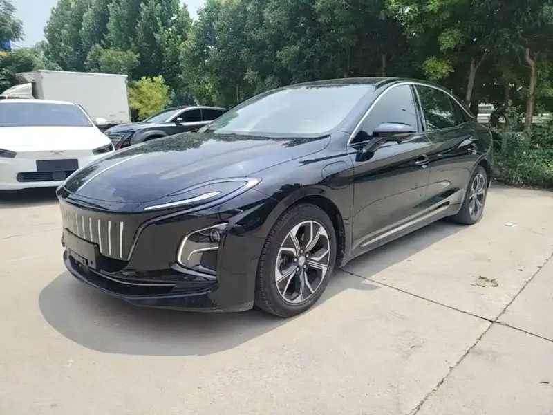 Hongqi E-QM5