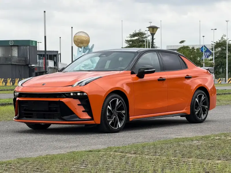 Lynk & Co 03