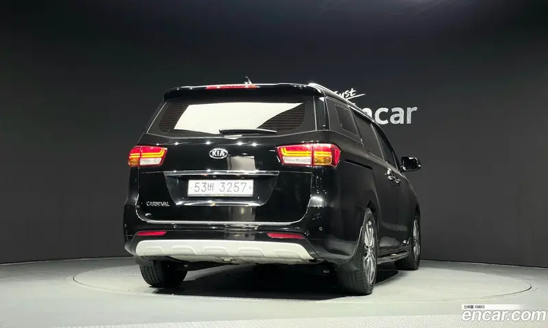 Kia Carnival
