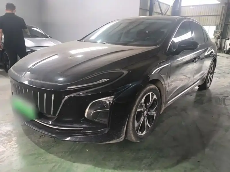 Hongqi E-QM5