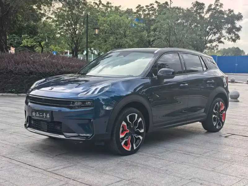 Lynk & Co 06