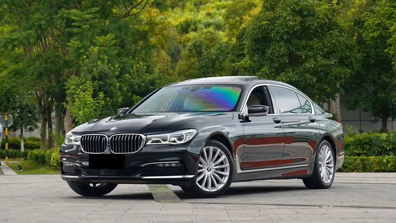 BMW 7-Series