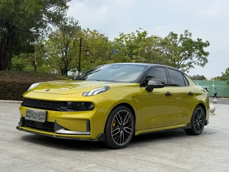 Lynk & Co 03