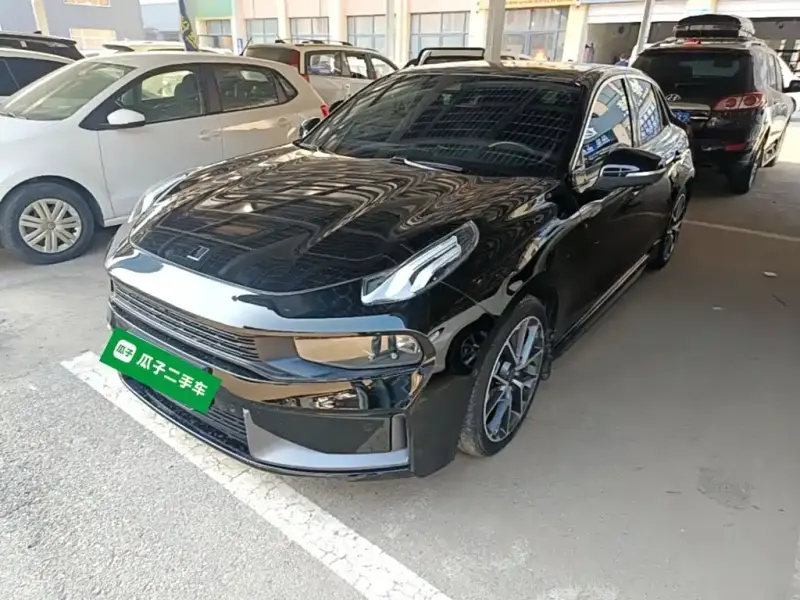 Lynk & Co 03