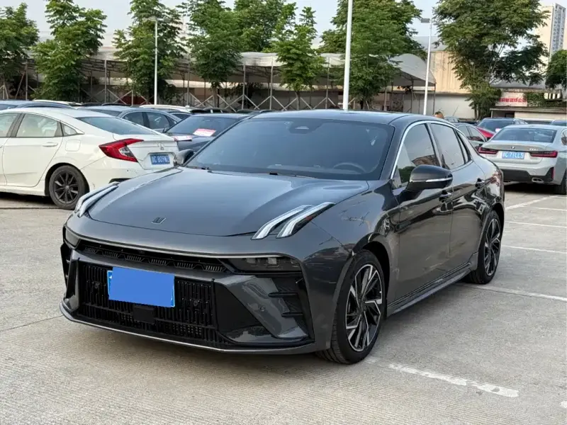 Lynk & Co 03