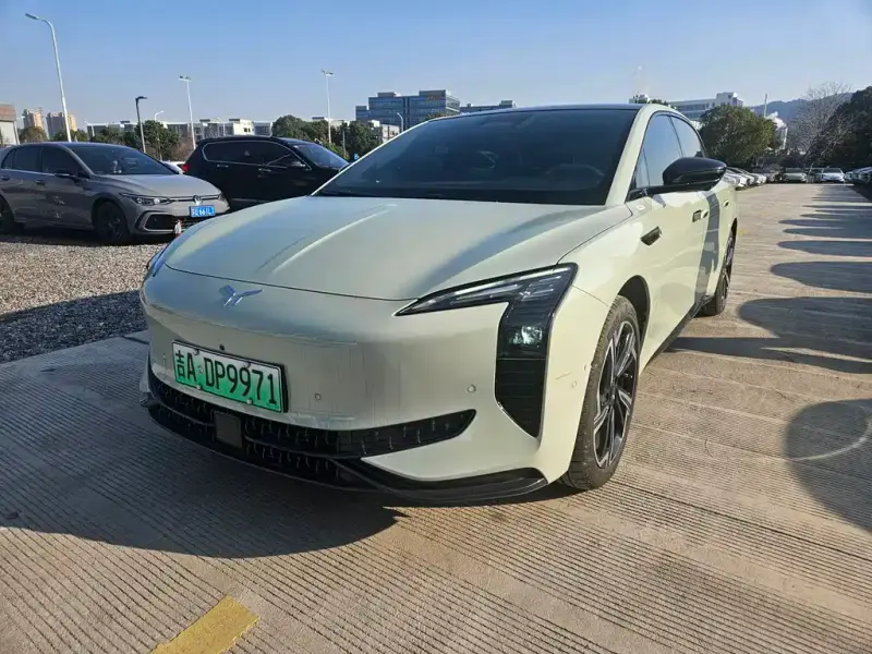Hongqi EH7
