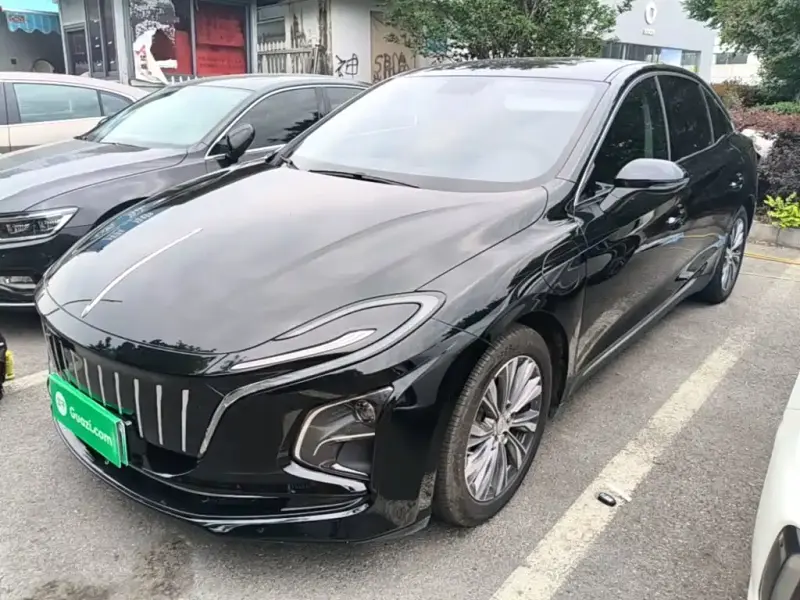 Hongqi E-QM5