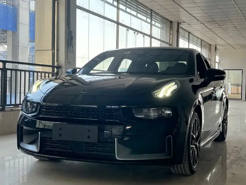 Lynk & Co 03