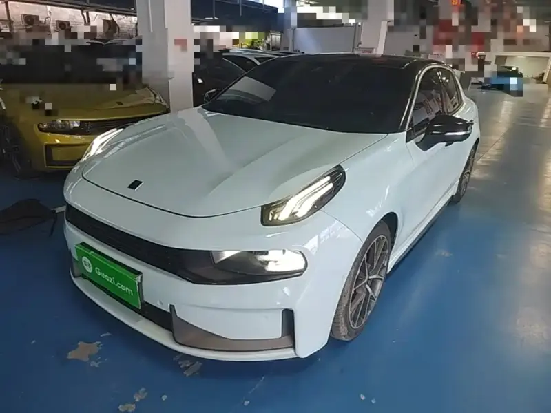 Lynk & Co 03