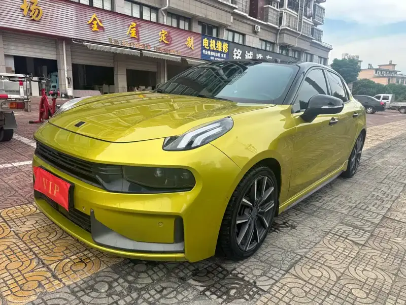 Lynk & Co 03