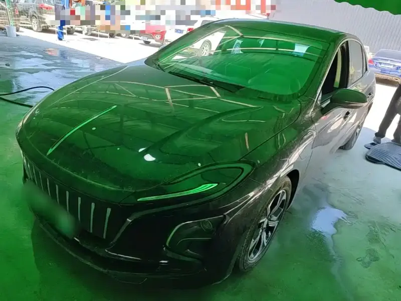 Hongqi E-QM5