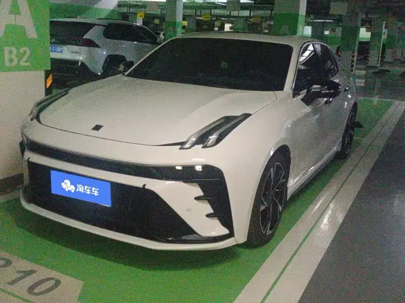 Lynk & Co 03