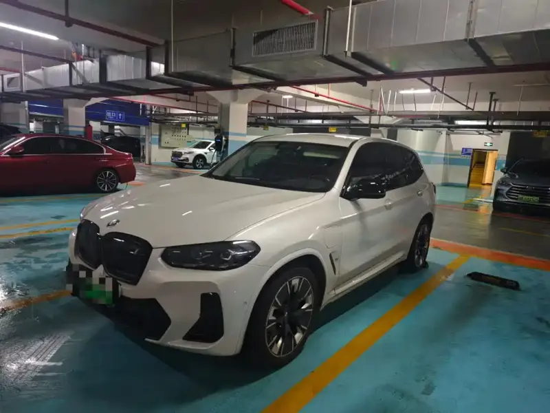 BMW iX3